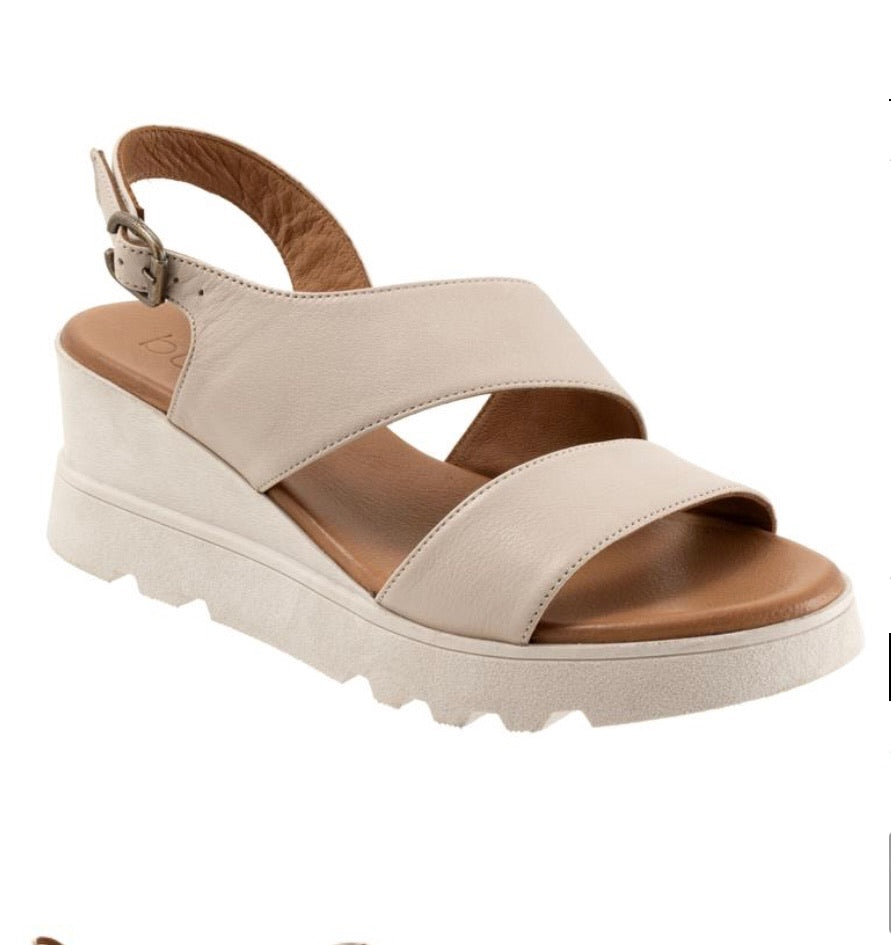 Bueno Gianna wedge sandal