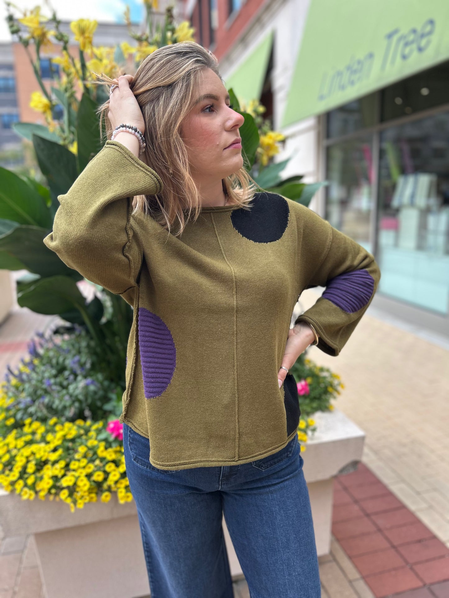 Olivia Statement Circle Pullover